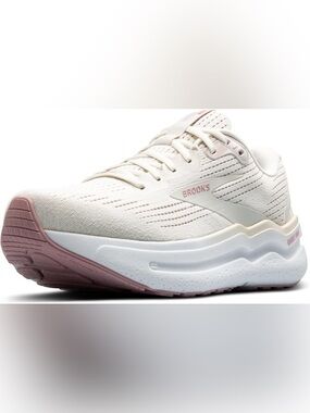 Brooks Women’s Ghost Max 2 size 9.5